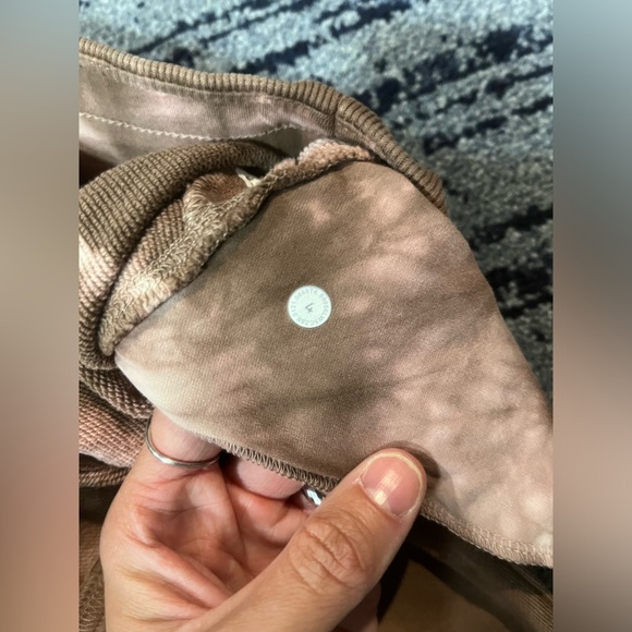 Lululemon Warm Down Jogger *Earth Dye
Earth Dye Sand | Size 4 - Picture 5 of 7